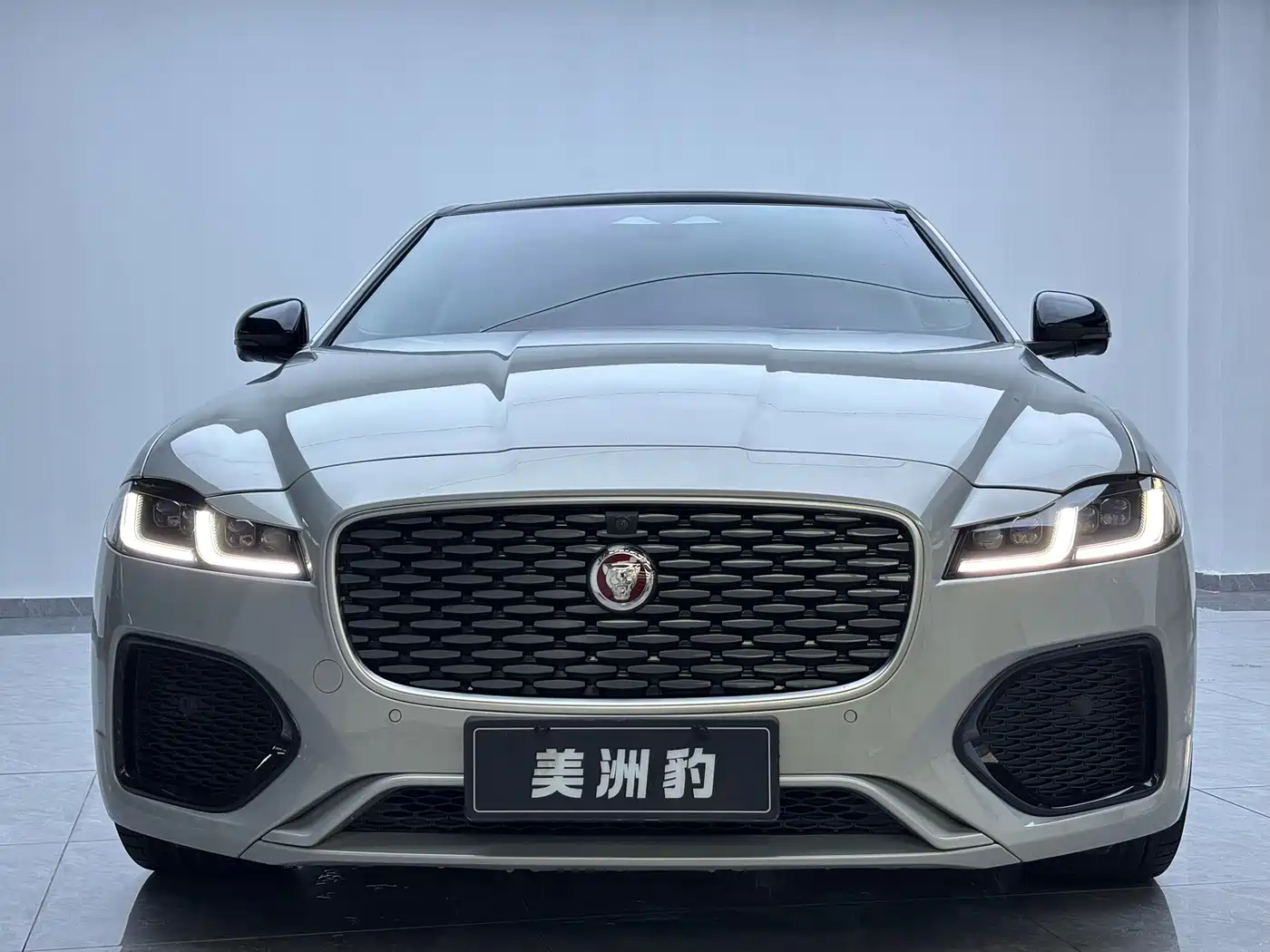 Jaguar XFL 2025 2025 2.0T P250 FWD Luxury Edition