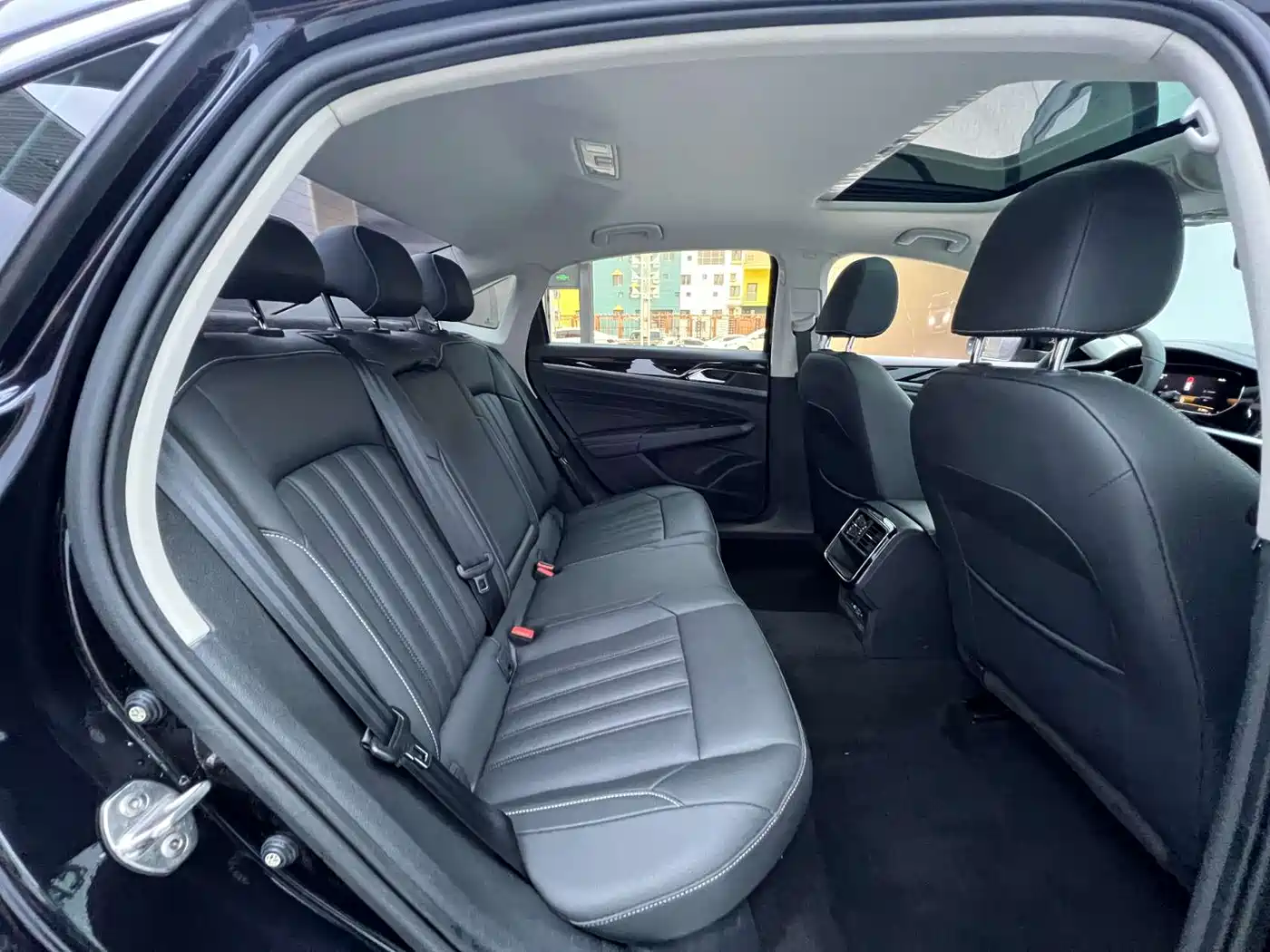 Volkswagen Passat 2022 280TSI Business Edition фото 11