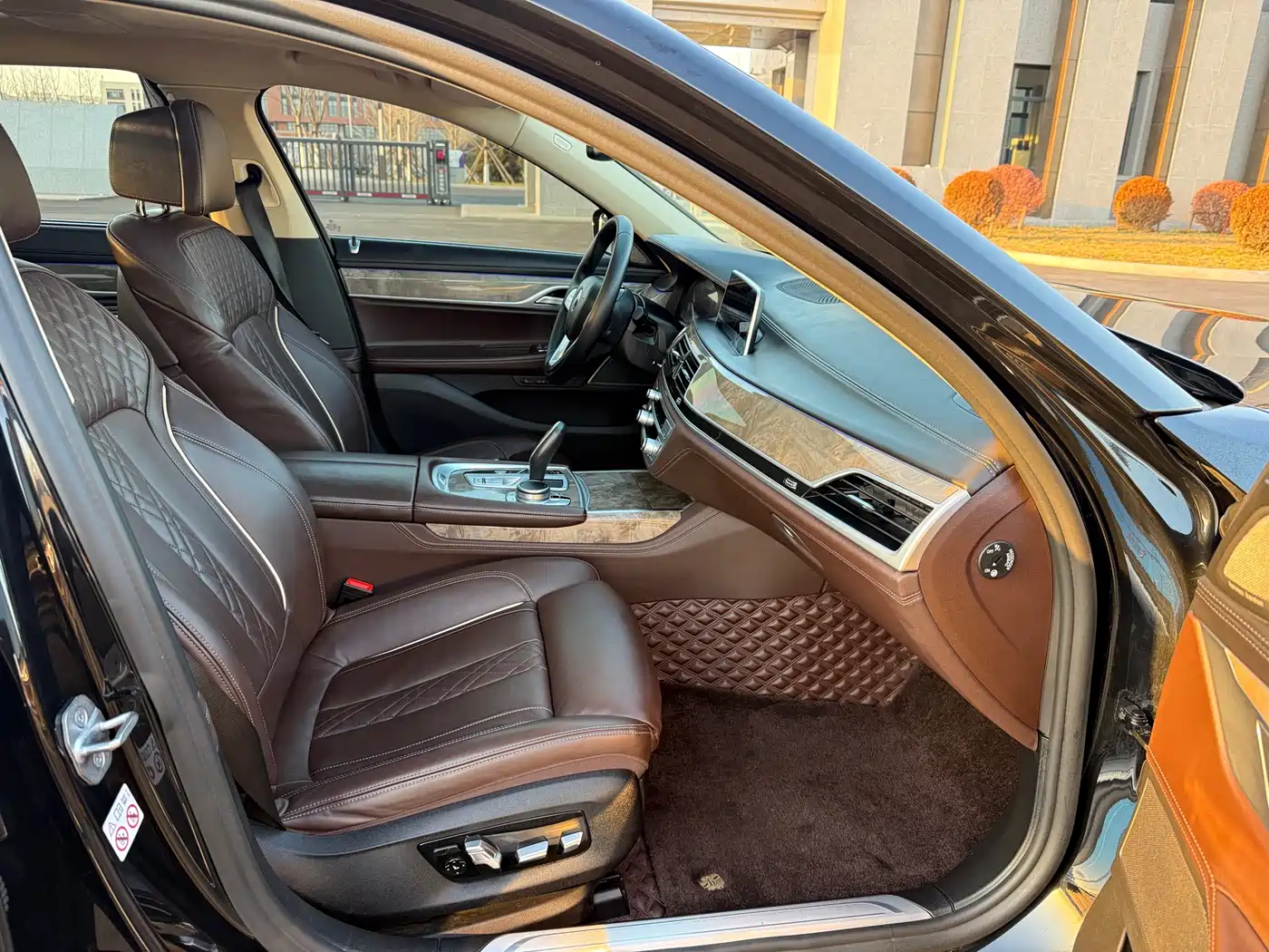 BMW 7 Series 2021 Model 740Li Leading Luxury Package фото 17