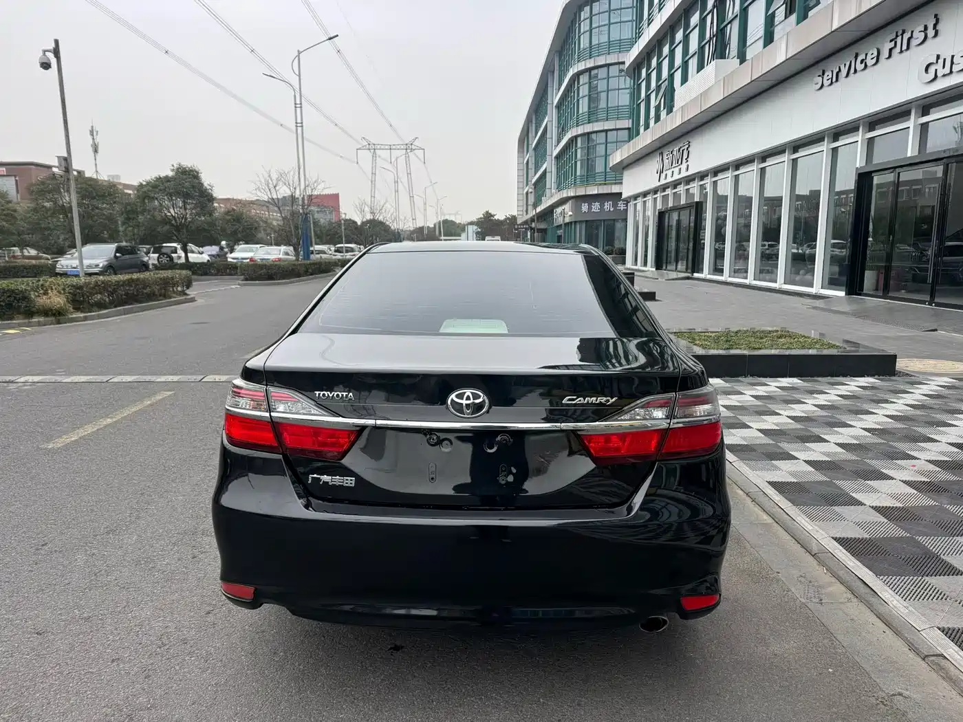 Toyota Camry 2016 2.0E 10th Anniversary Elite Edition фото 6