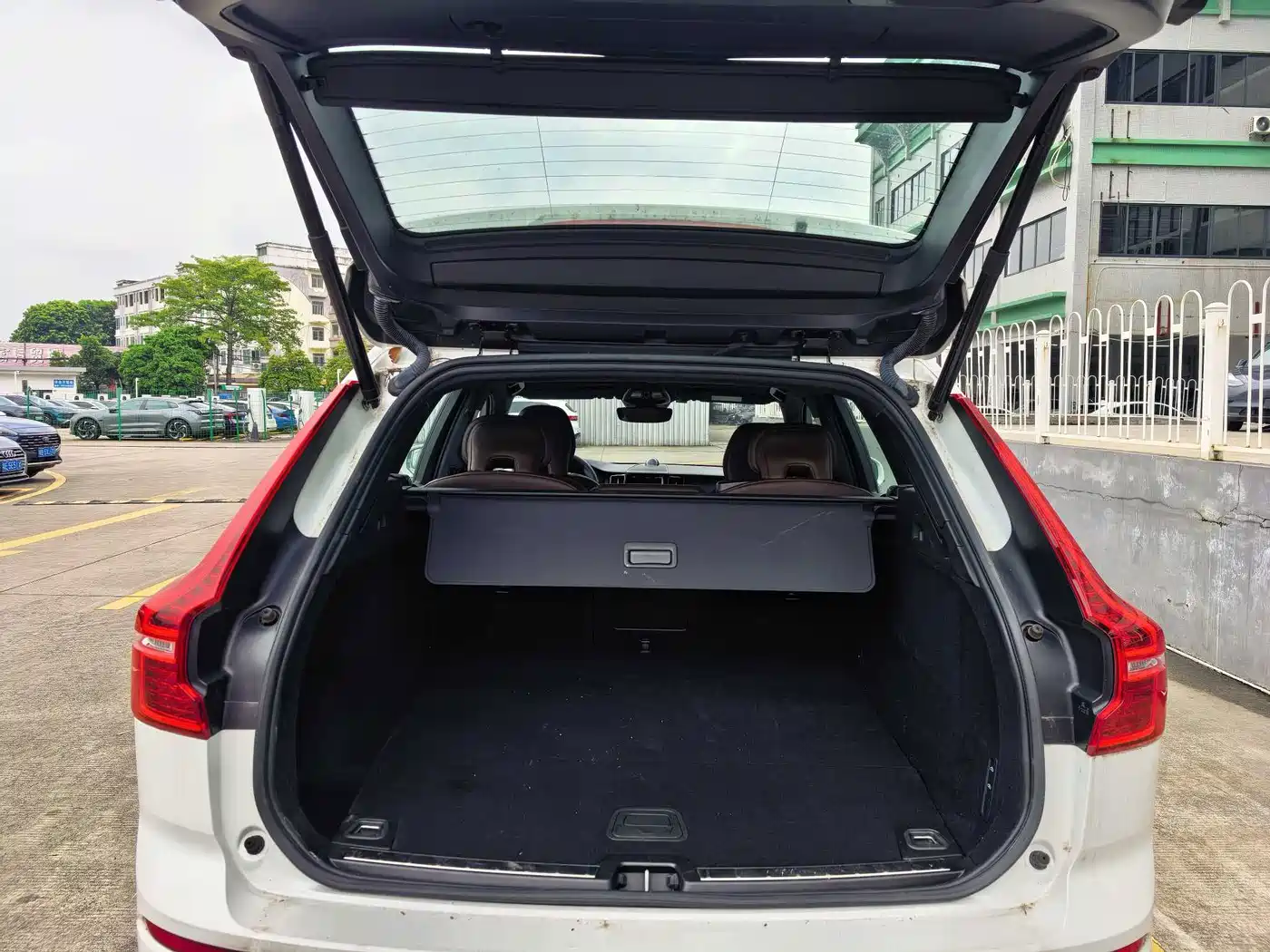 Volvo XC60 Plug-in Hybrid 2024 2025 Plug-in Hybrid Long Range AWD Zhiya Luxury Edition