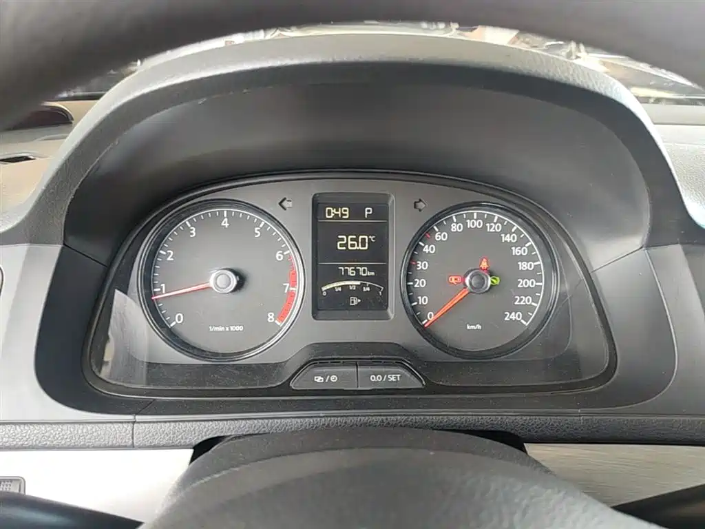 Volkswagen Lavida Tour 2013 1.6L Automatic Trend Style фото 12