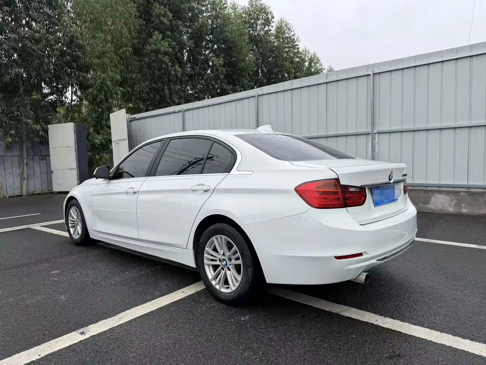 Photo 6 - BMW 3 Series