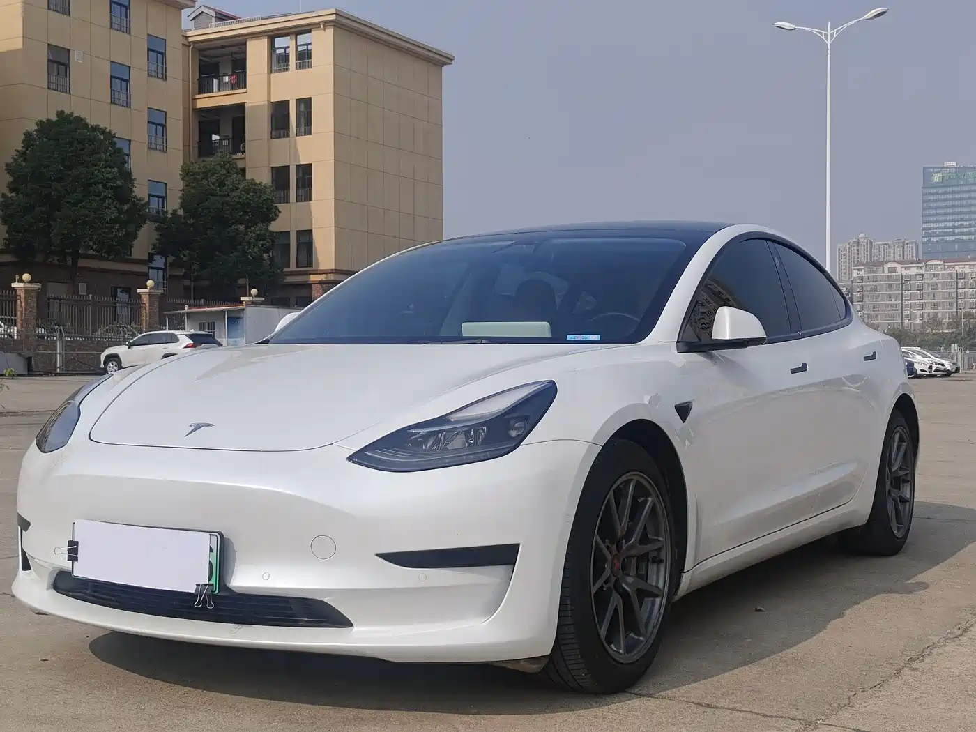 TESLA MODEL 3