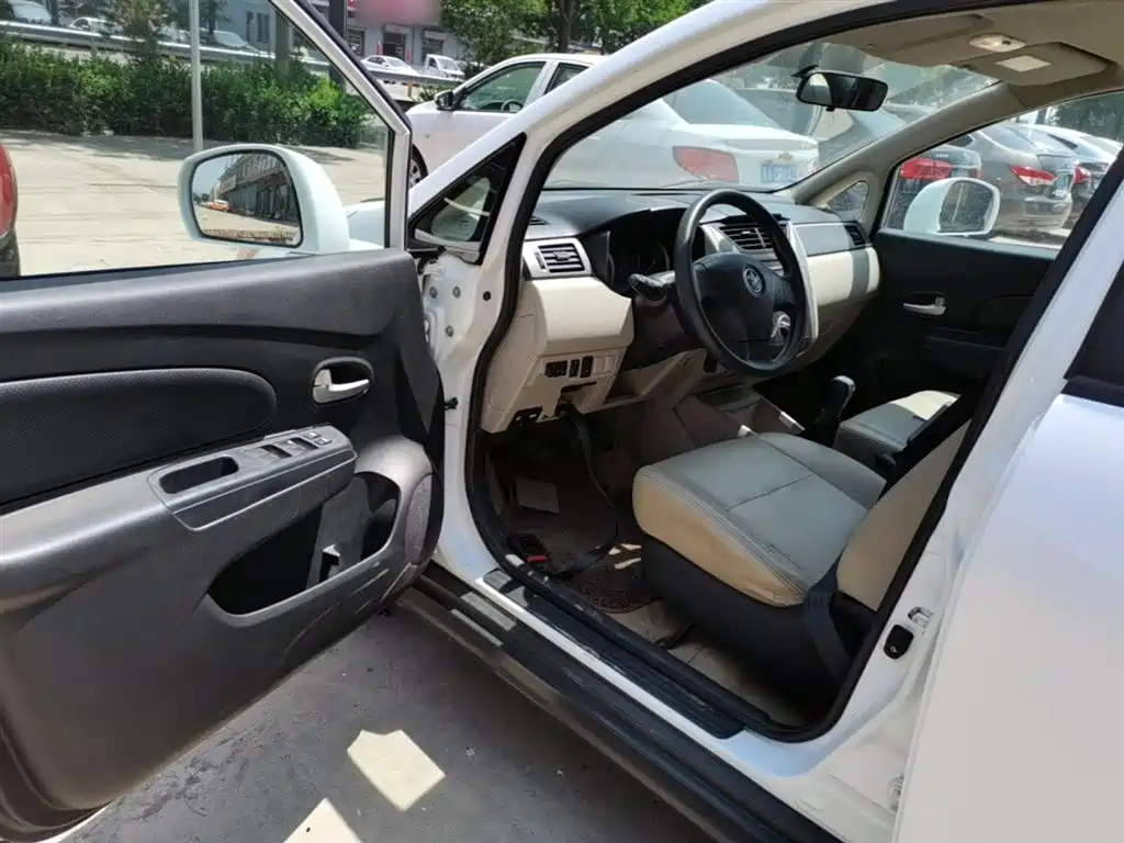 Venucia R50 2016 2015 1.6L Manual Fashion