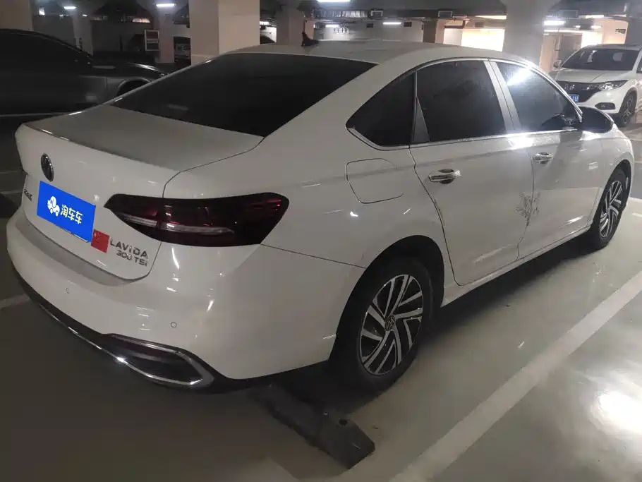 Фото 3 - Volkswagen Lavida