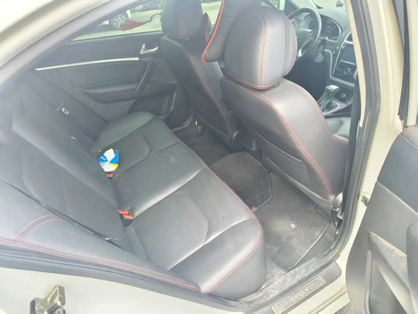 Фото 8 - Geely Emgrand