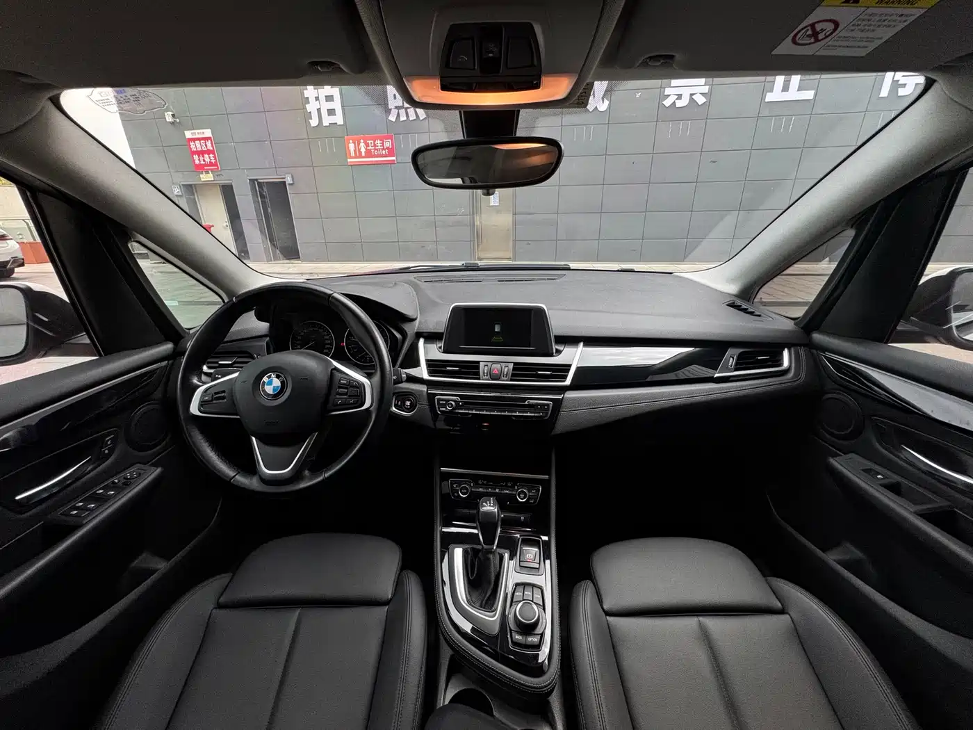 BMW 2 Series Touring 2016 218i Sport Design Package фото 20