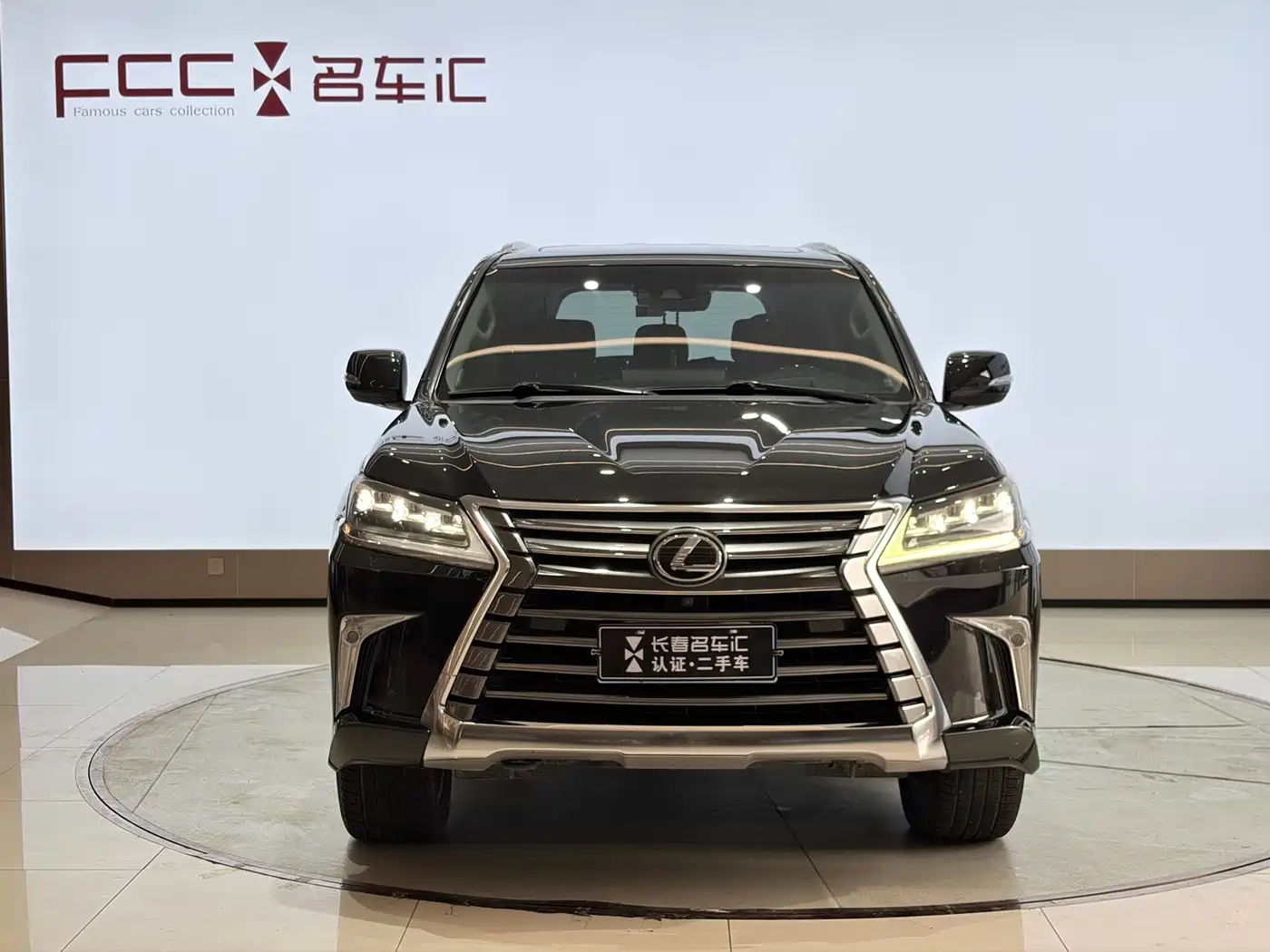 Фото 2 - Lexus LX