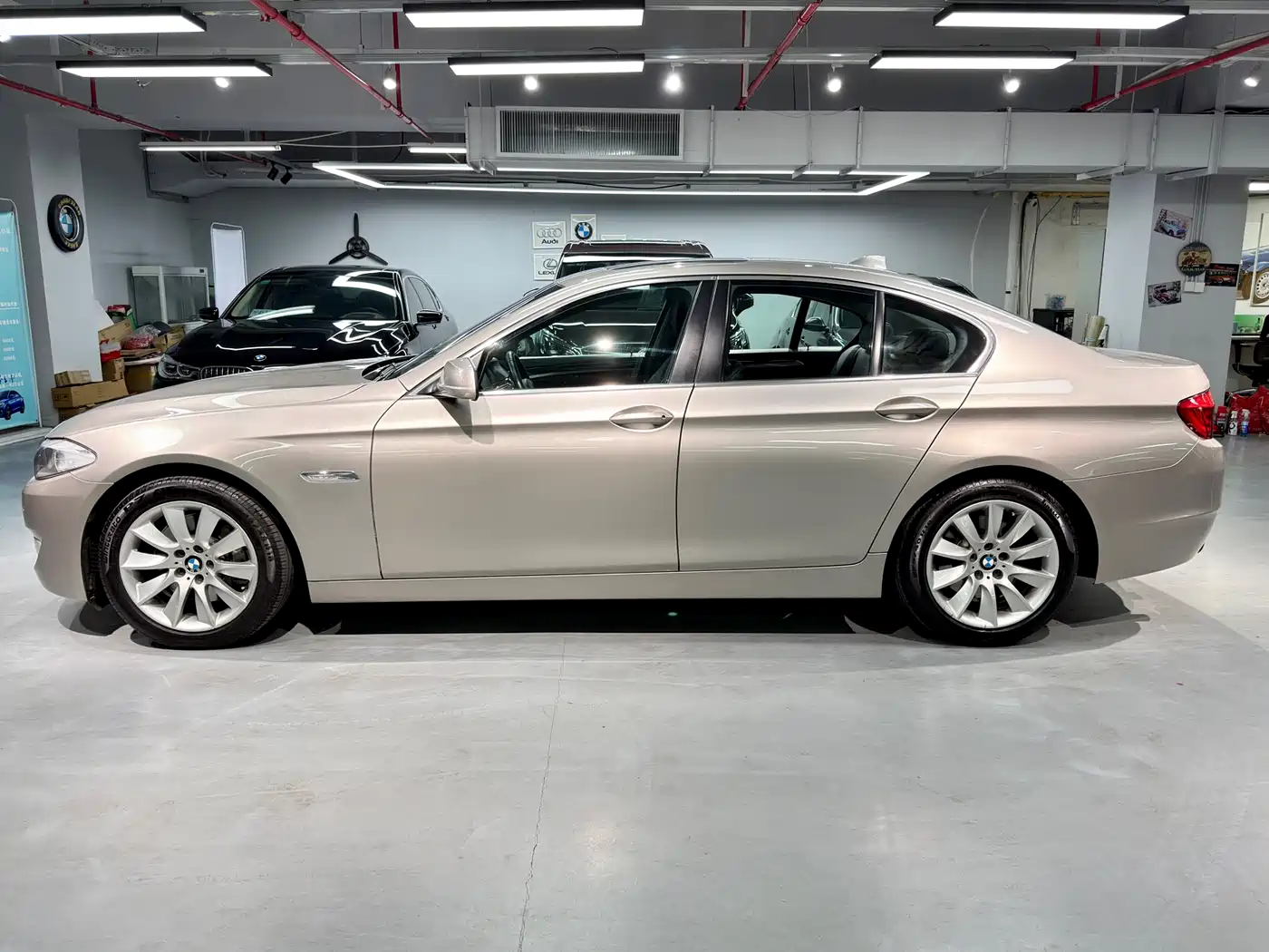 BMW 5 Series (Import) 2011 535i Luxury Sport фото 4
