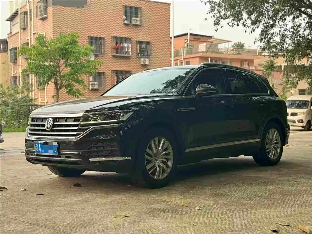 VOLKSWAGEN TOUAREG