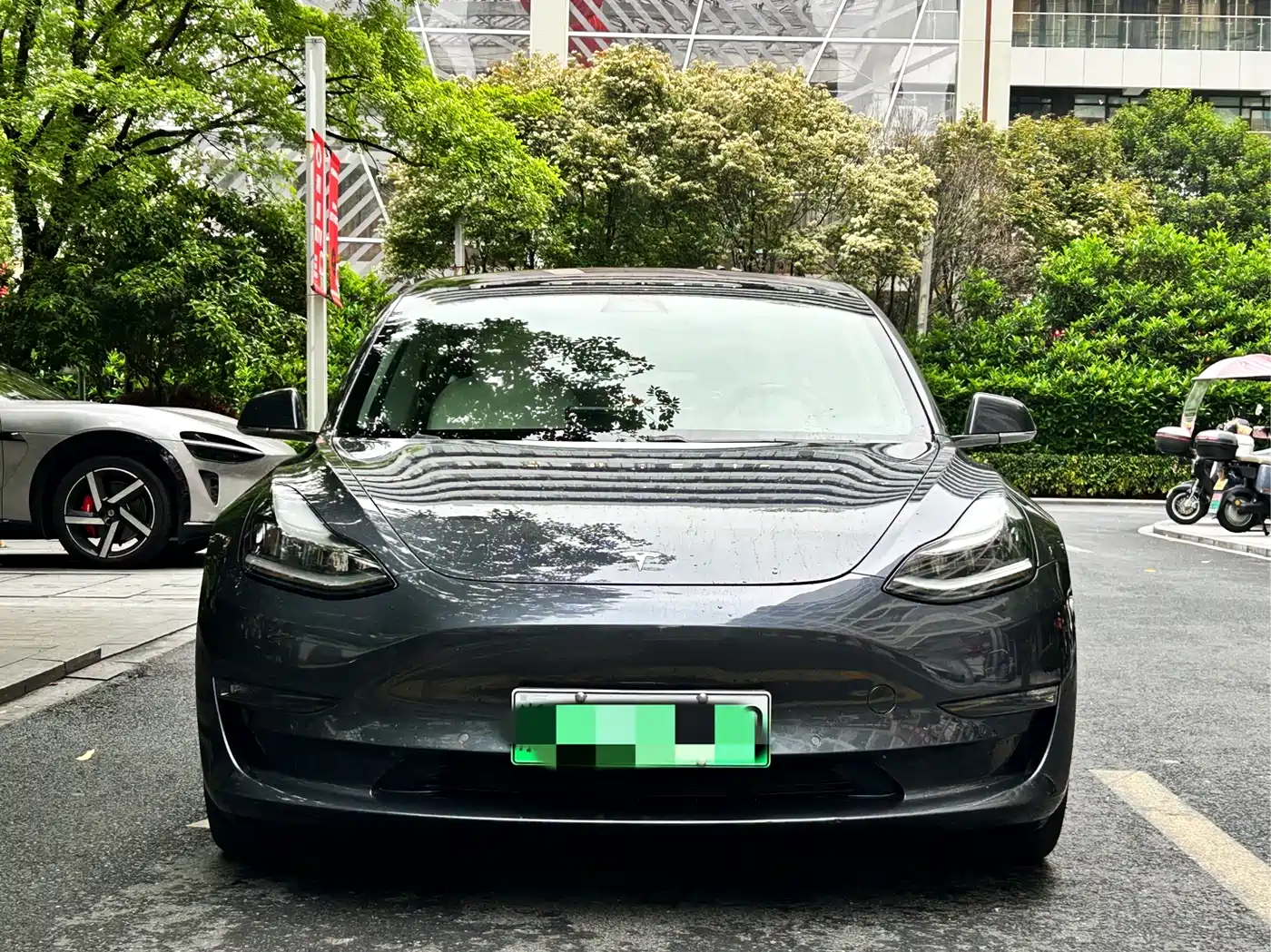 TESLA MODEL 3