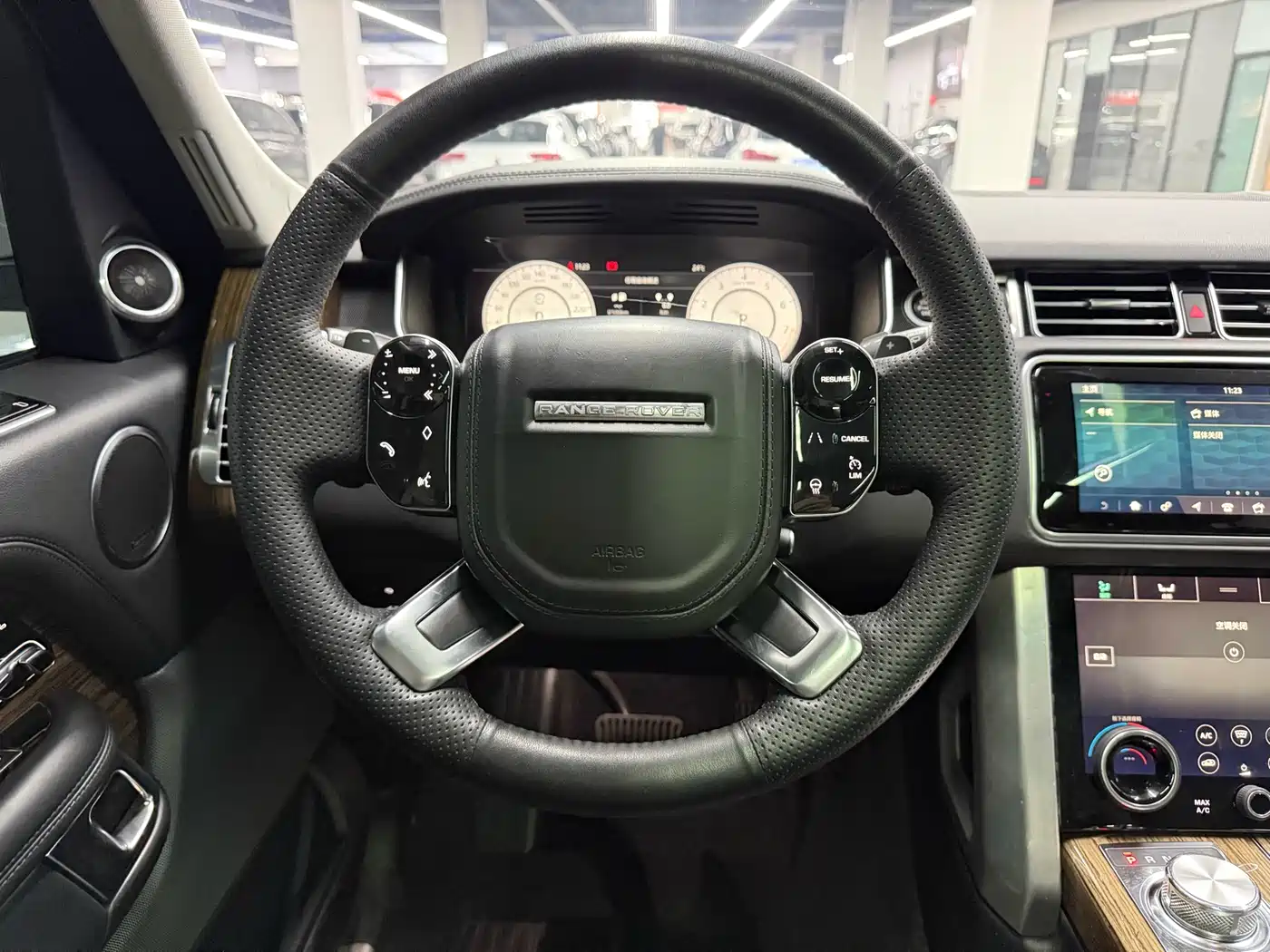 Land Rover Range Rover 2018 3.0 SC V6 Vogue Heritage Edition фото 18