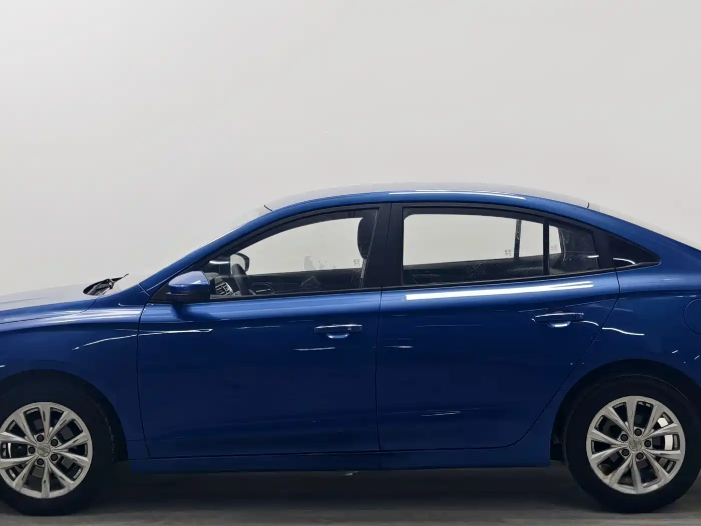 Фото 7 - Roewe i5