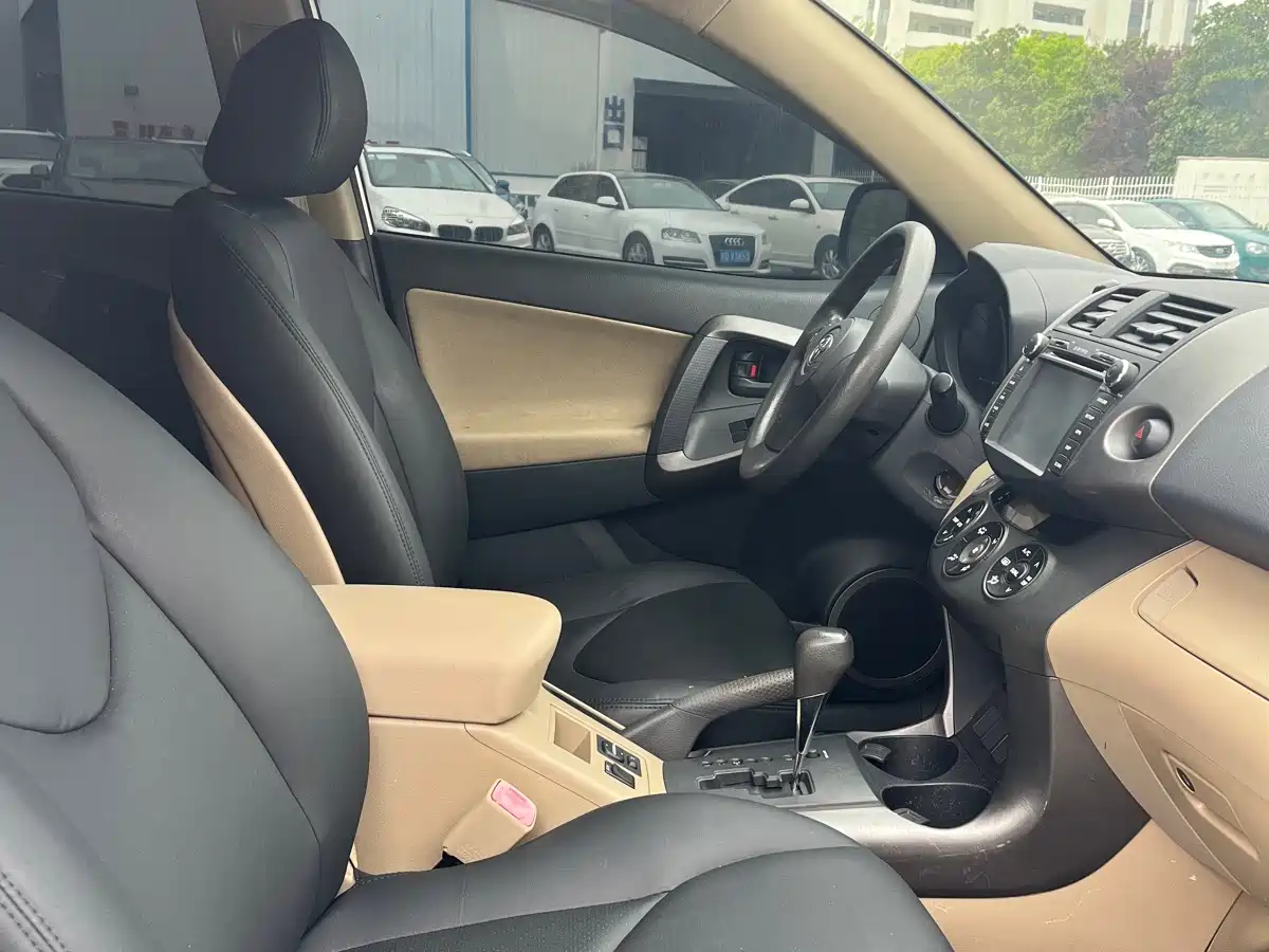 Toyota RAV4 Rongfang 2013 Special Edition 2.0L Auto Classic фото 12
