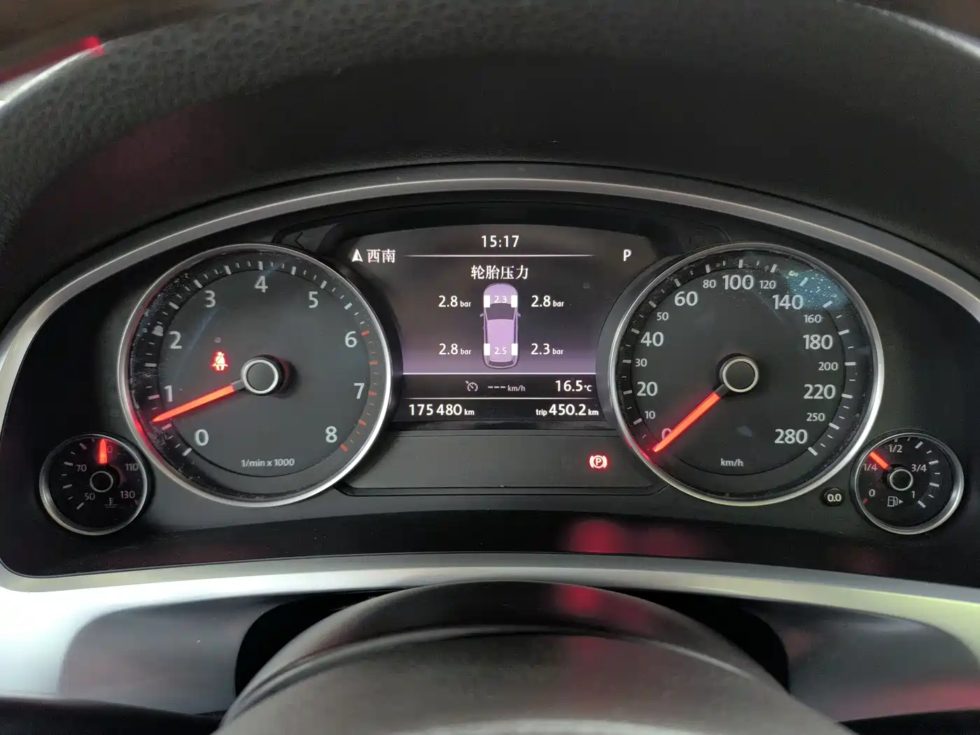 Volkswagen Touareg 2011 3.0TSI Premium фото 6
