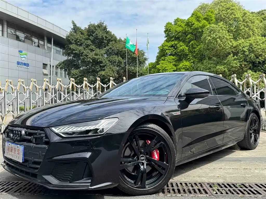 Фото 1 - Audi A7L