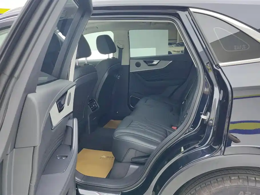 Hongqi HS5 2025 2.0T 2WD 600,000 Units Commemorative Edition фото 11