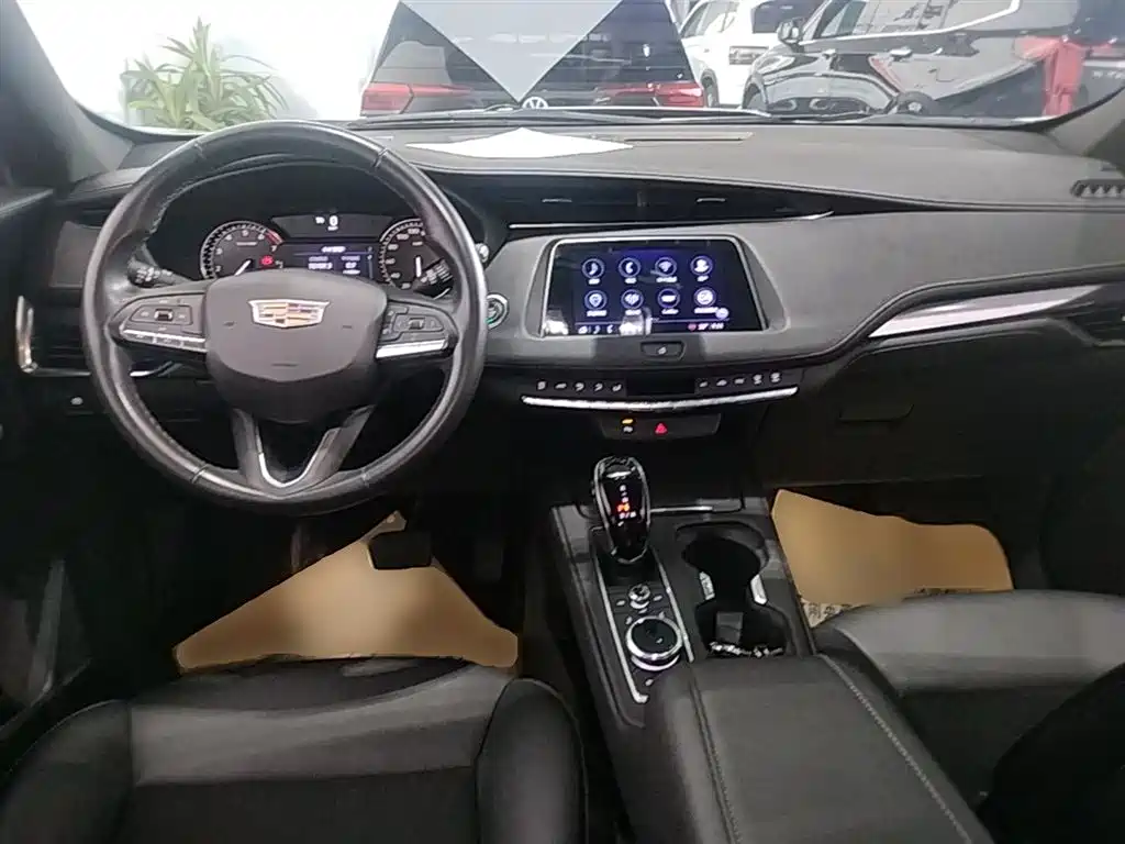 CADILLAC XT4