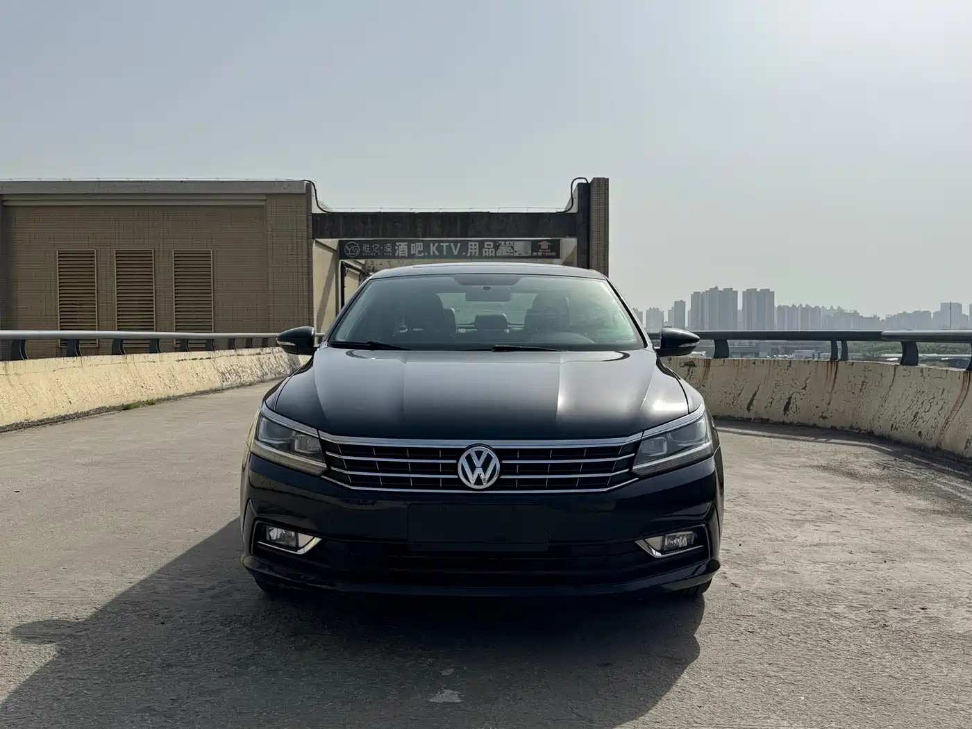 Volkswagen Passat 2015 1.8TSI Automatic Prestige Edition фото 2
