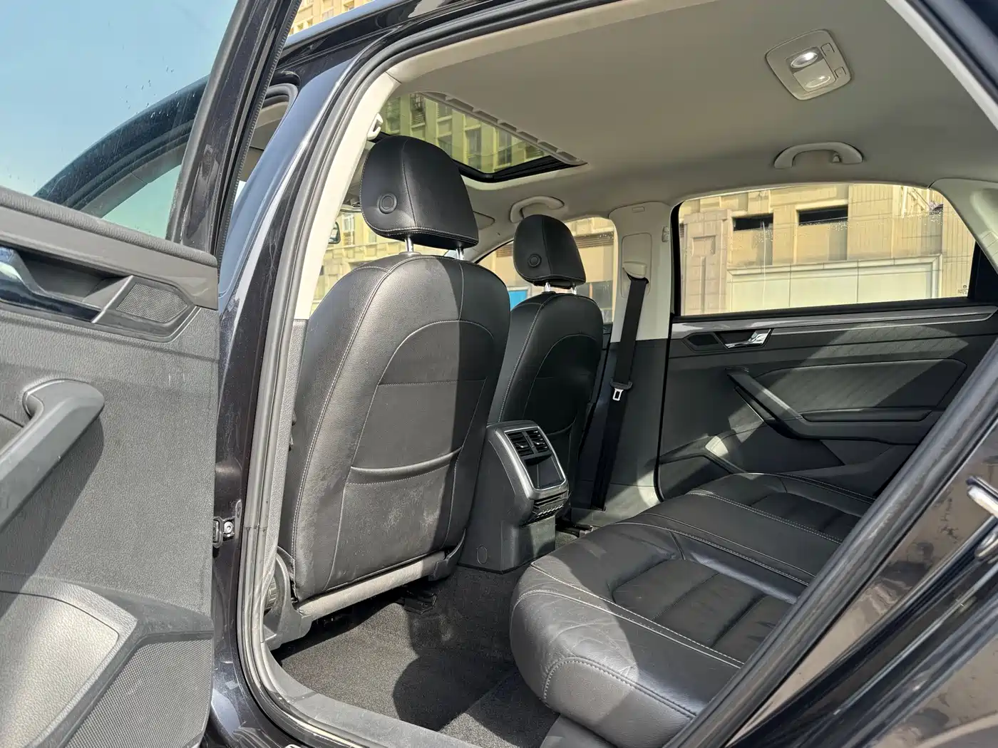 Volkswagen Passat 2015 1.8TSI Automatic Prestige Edition фото 8