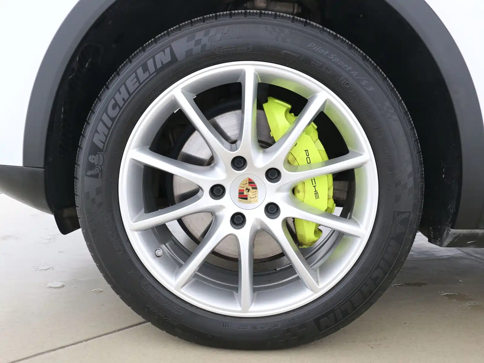 Photo 16 - Porsche Cayenne New Energy
