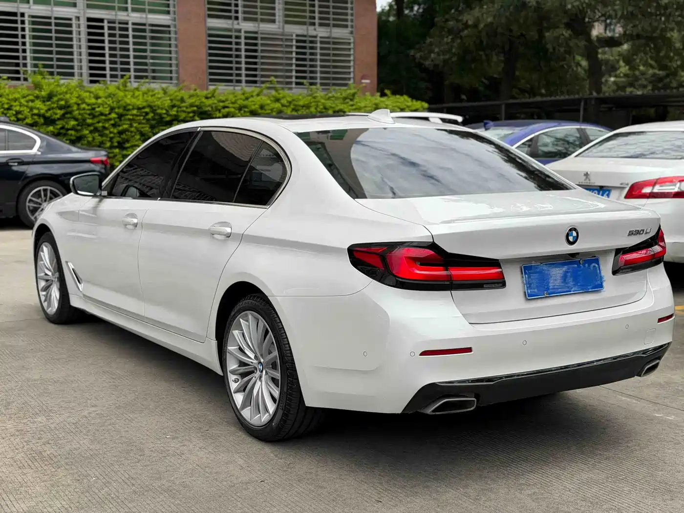 BMW 5 Series 2021 530Li Premium Luxury Package фото 21
