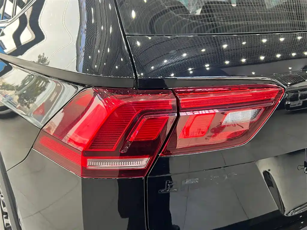 Volkswagen Tiguan L 2021 330TSI Automatic 2WD R-Line Premium фото 10