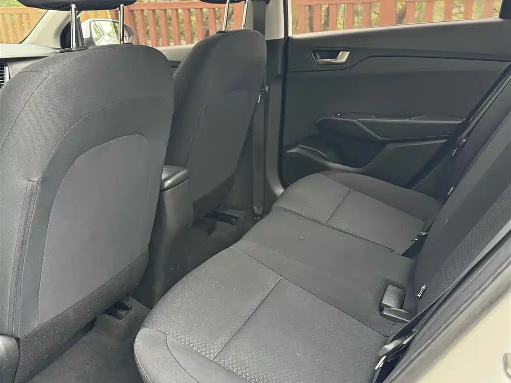 Hyundai Verna 2016 1.4L Automatic Cool Edition GLS фото 12