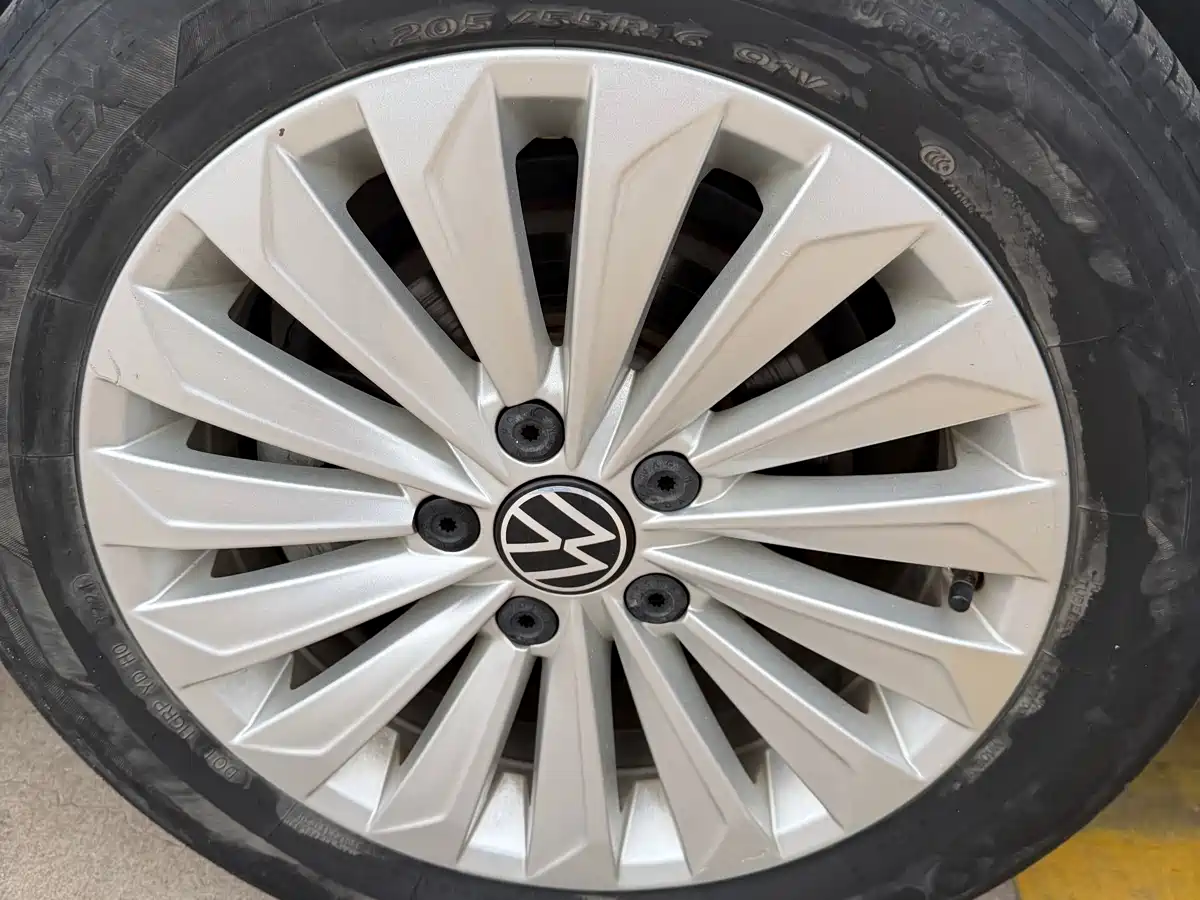 Volkswagen Lavida 2022 1.5L Auto Vision Edition фото 22