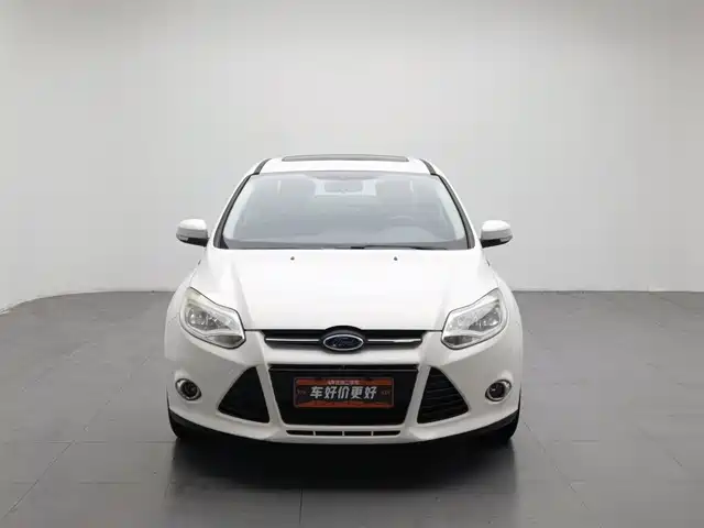 Ford Focus 2012 Sedan 1.6L Automatic Trend — фото 3