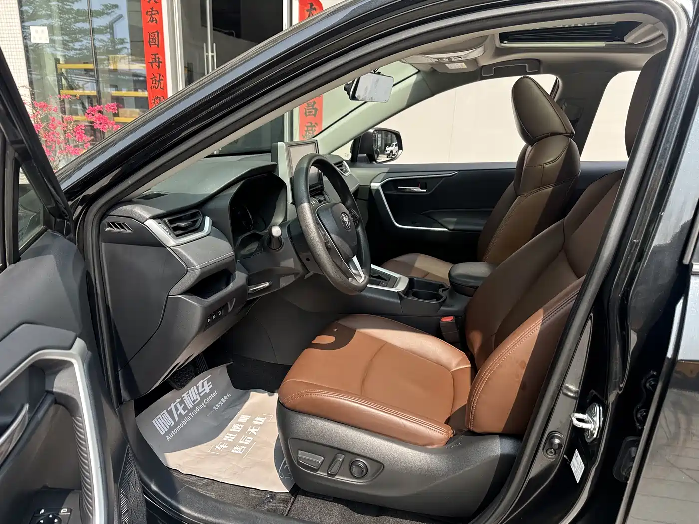 Toyota RAV4 Rongfang 2020 Hybrid 2.5L E-CVT 2WD Elite Edition фото 6