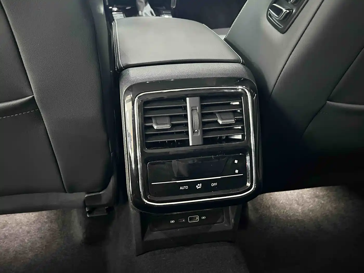 Volkswagen Passat 2024 380TSI Elite Edition фото 13