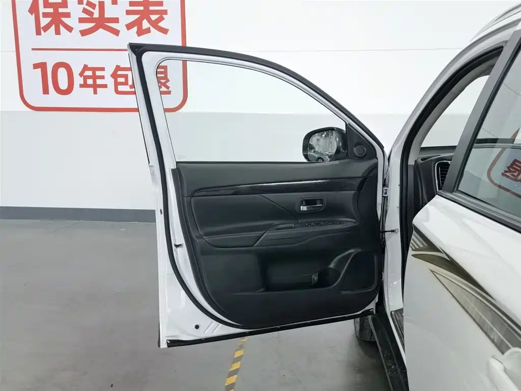 Mitsubishi Outlander 2018 2.0L 2WD Glory Edition 5-seater фото 8