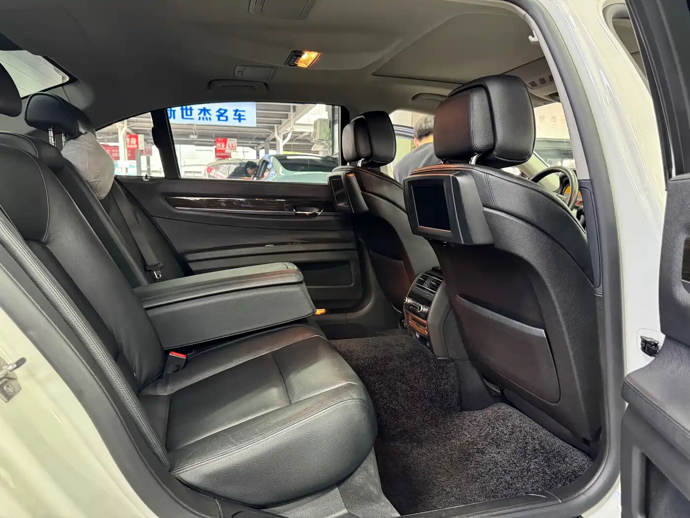 BMW 7 Series 2009 Model 740Li Leading Edition фото 10