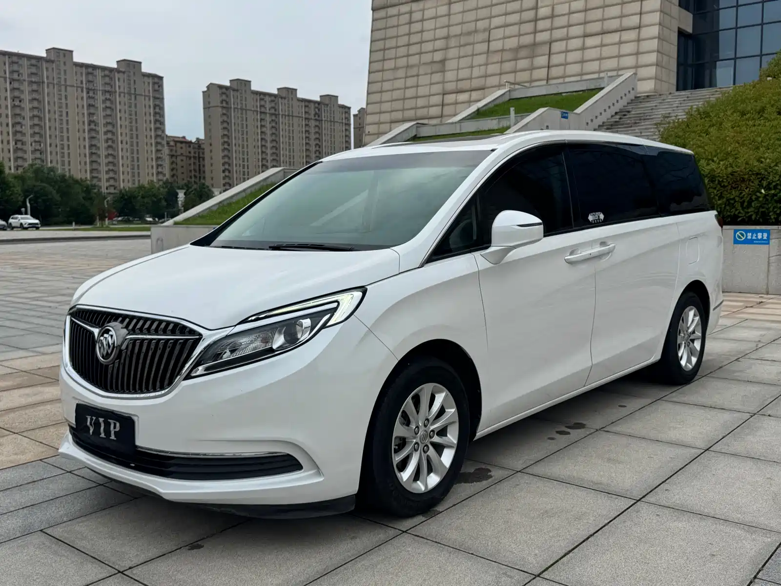 Фото 1 - Buick GL8