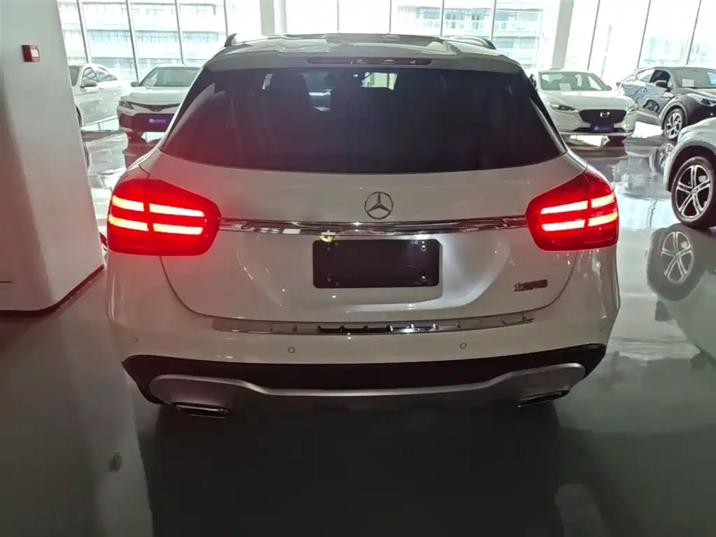 Mercedes-Benz GLA 2018 GLA 200 Dynamic фото 6
