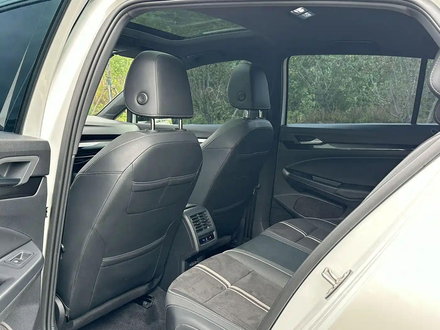 Volkswagen Golf 2023 280TSI DSG R-Line Lite фото 7