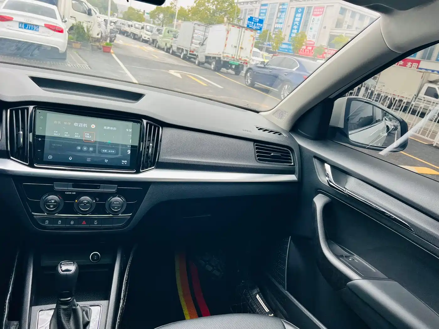Škoda Kamiq 2022 1.5L Automatic Comfort Edition фото 6