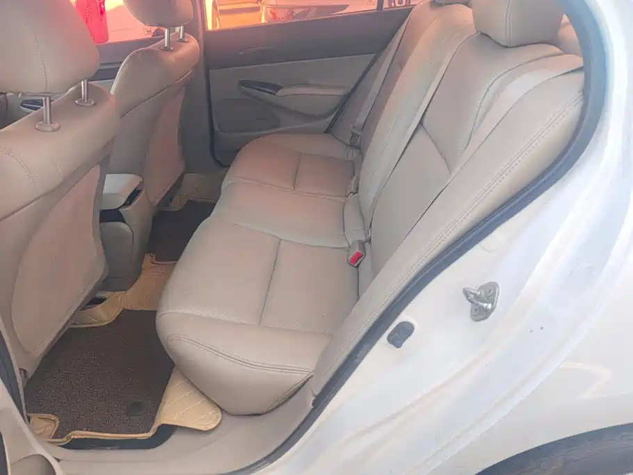 CIIMO CIIMO 2014 2012 1.8L Automatic
