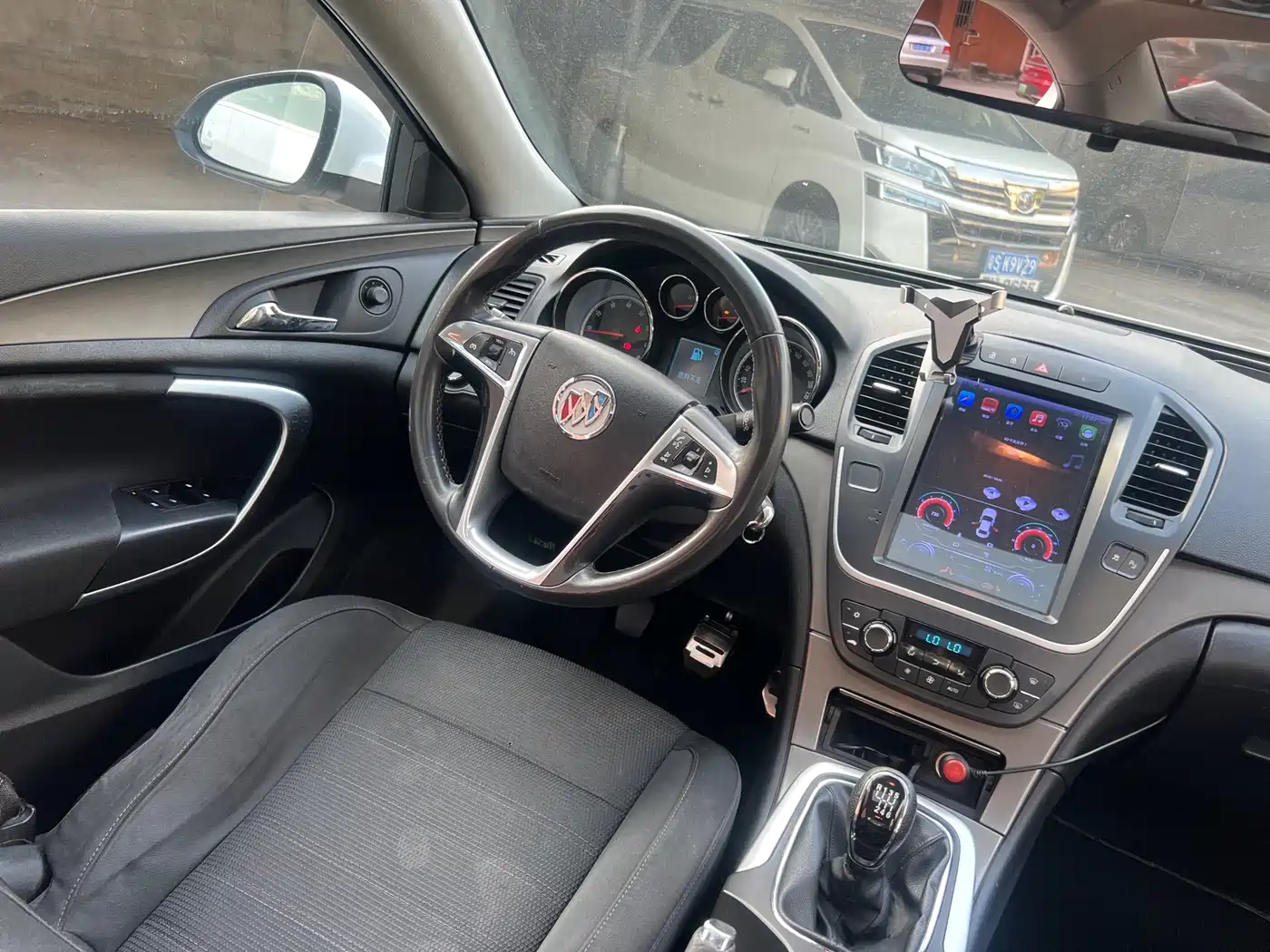 Photo 18 - Buick Regal