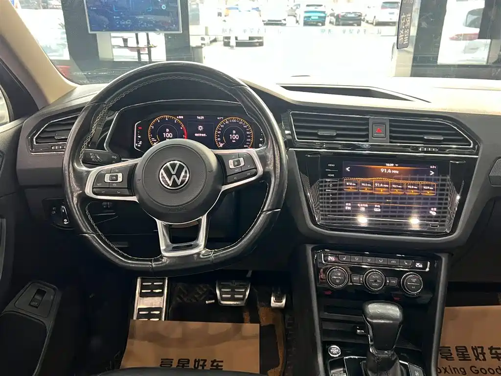 Volkswagen Tiguan L 2021 330TSI Automatic 2WD R-Line Premium фото 20