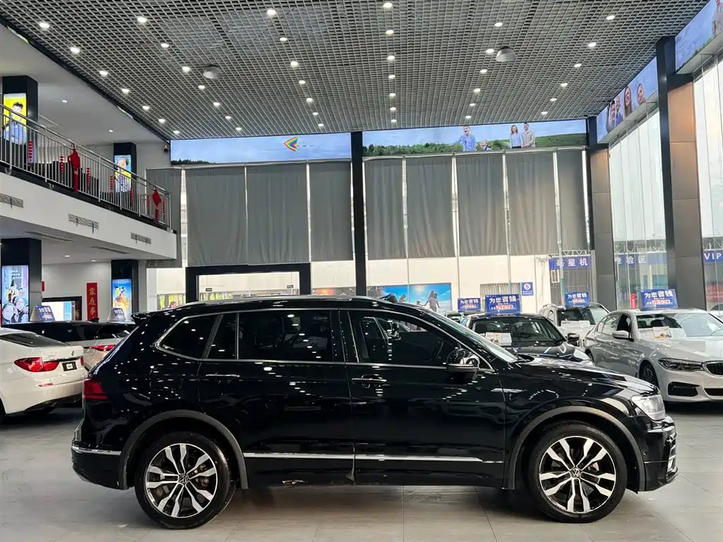 Volkswagen Tiguan L 2021 330TSI Automatic 2WD R-Line Premium фото 26