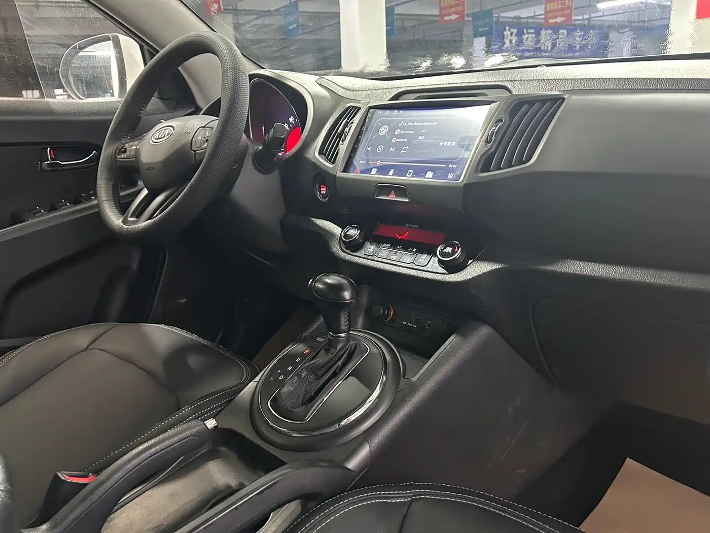 Kia Sportage 2011 2.0L Automatic 2WD Premium фото 13
