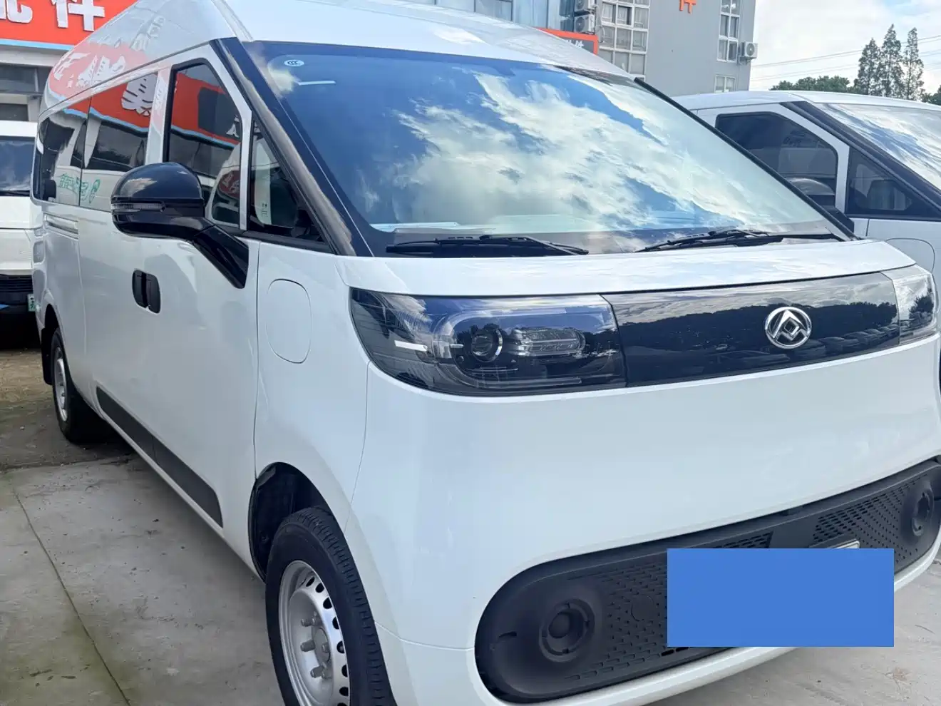 SAIC Maxus Dana V1 2025 2025 V1+ Long Wheelbase High Roof Multi-purpose Version (64kWh)