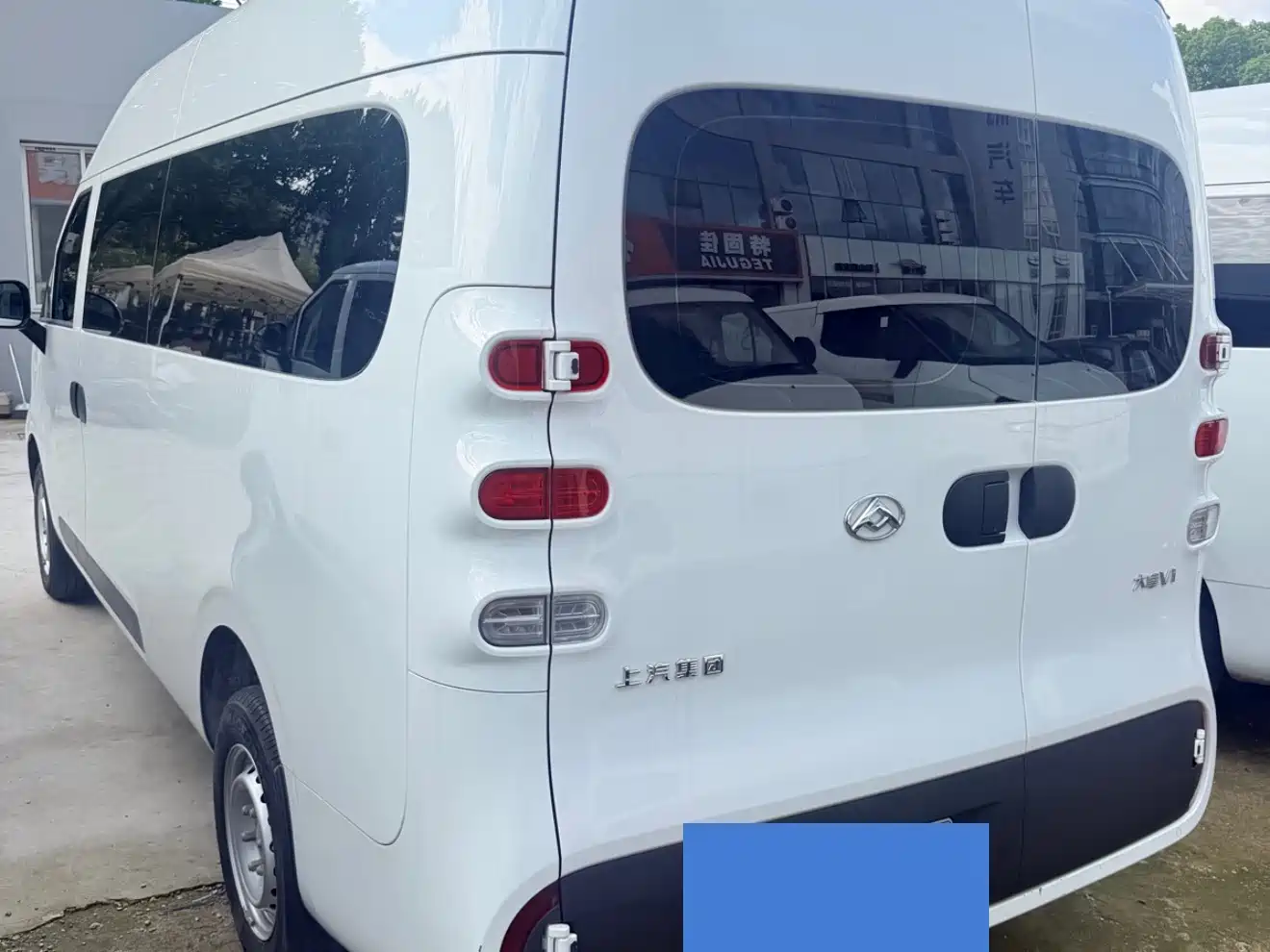 SAIC Maxus Dana V1 2025 2025 V1+ Long Wheelbase High Roof Multi-purpose Version (64kWh)