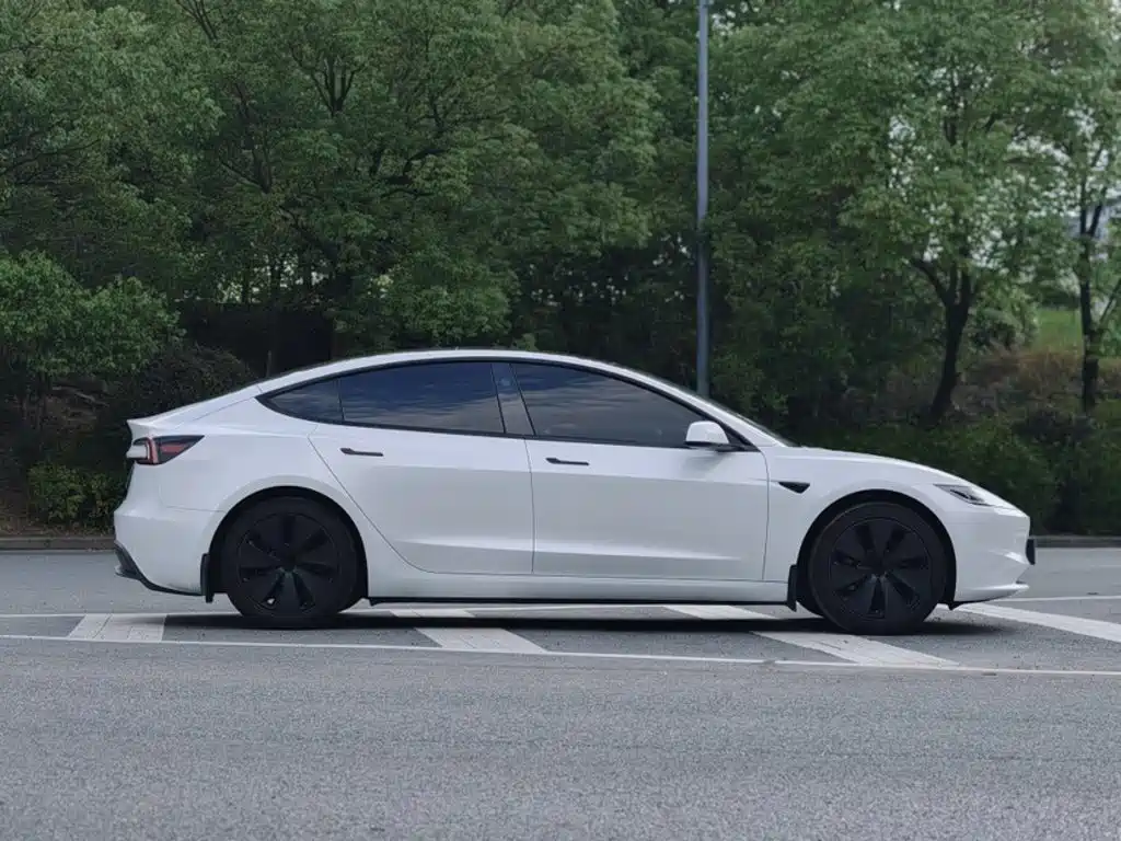 Tesla Model 3 2026 2025 Model Year Facelift Rear-Wheel Drive