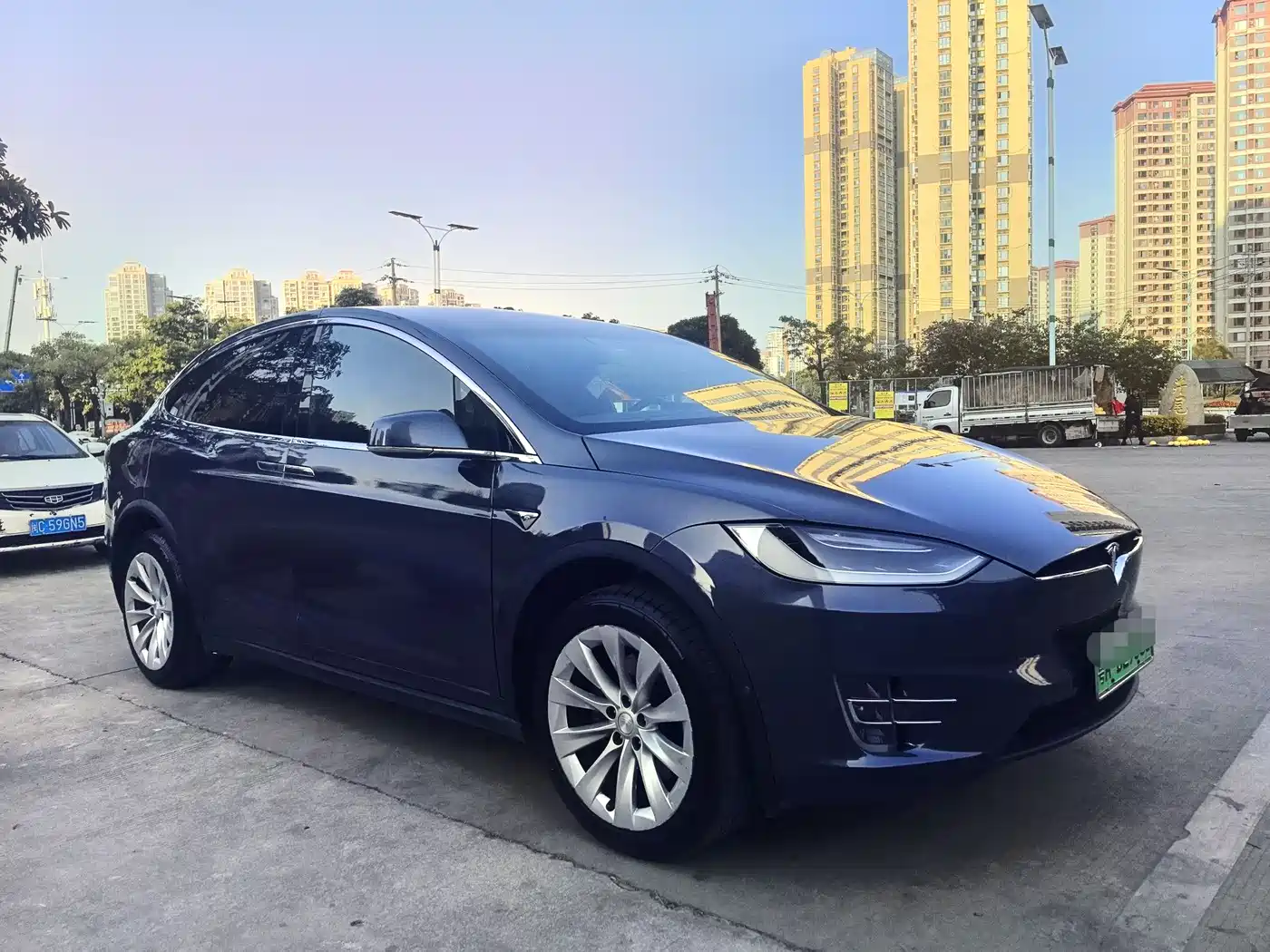TESLA MODEL X