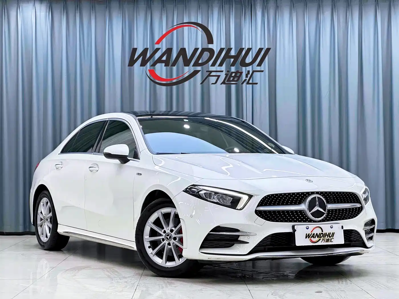 Mercedes-Benz A-Class 2019 A 200 L Sport Sedan фото 3