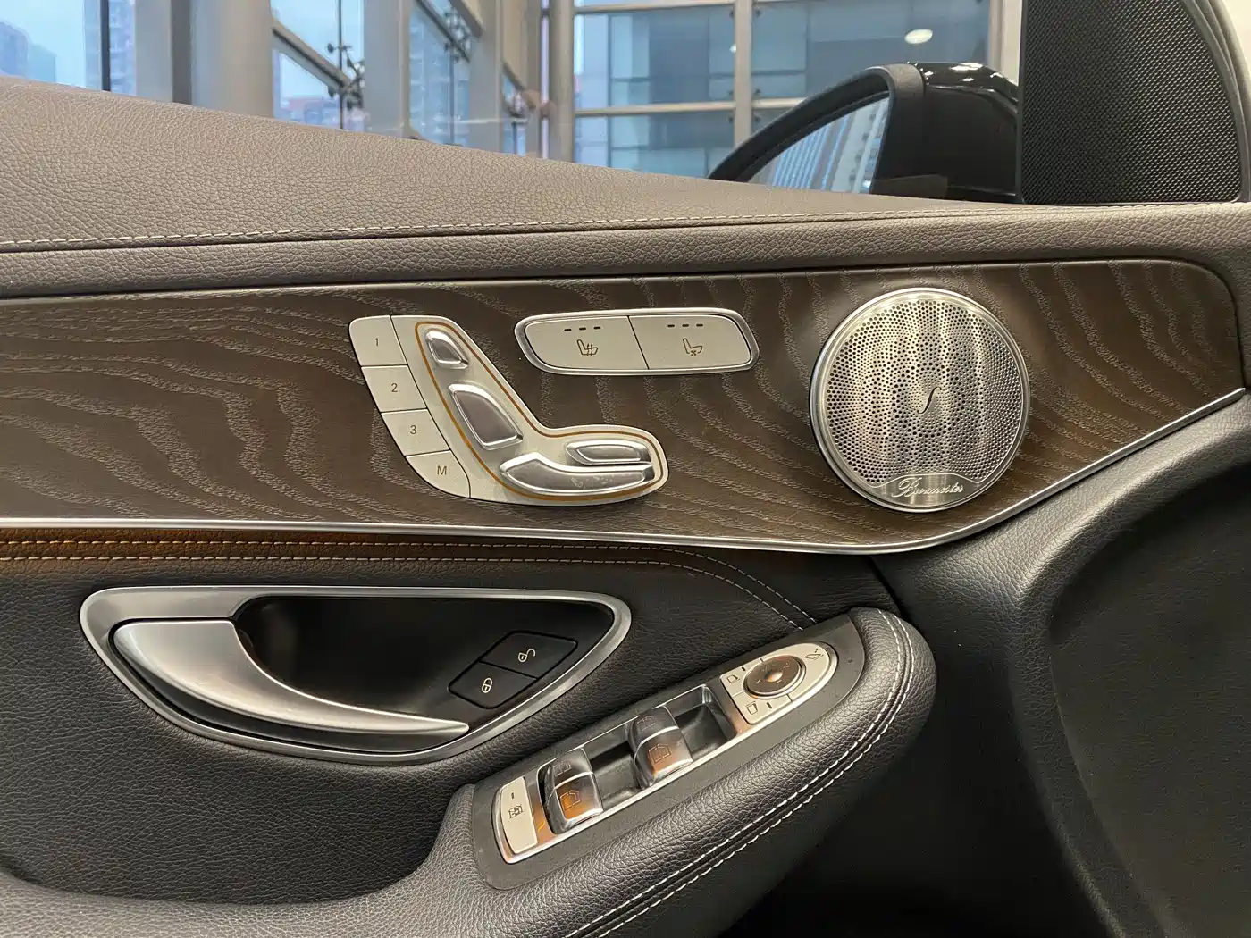 Mercedes-Benz GLC 2019 GLC 300 L 4MATIC Luxury фото 4